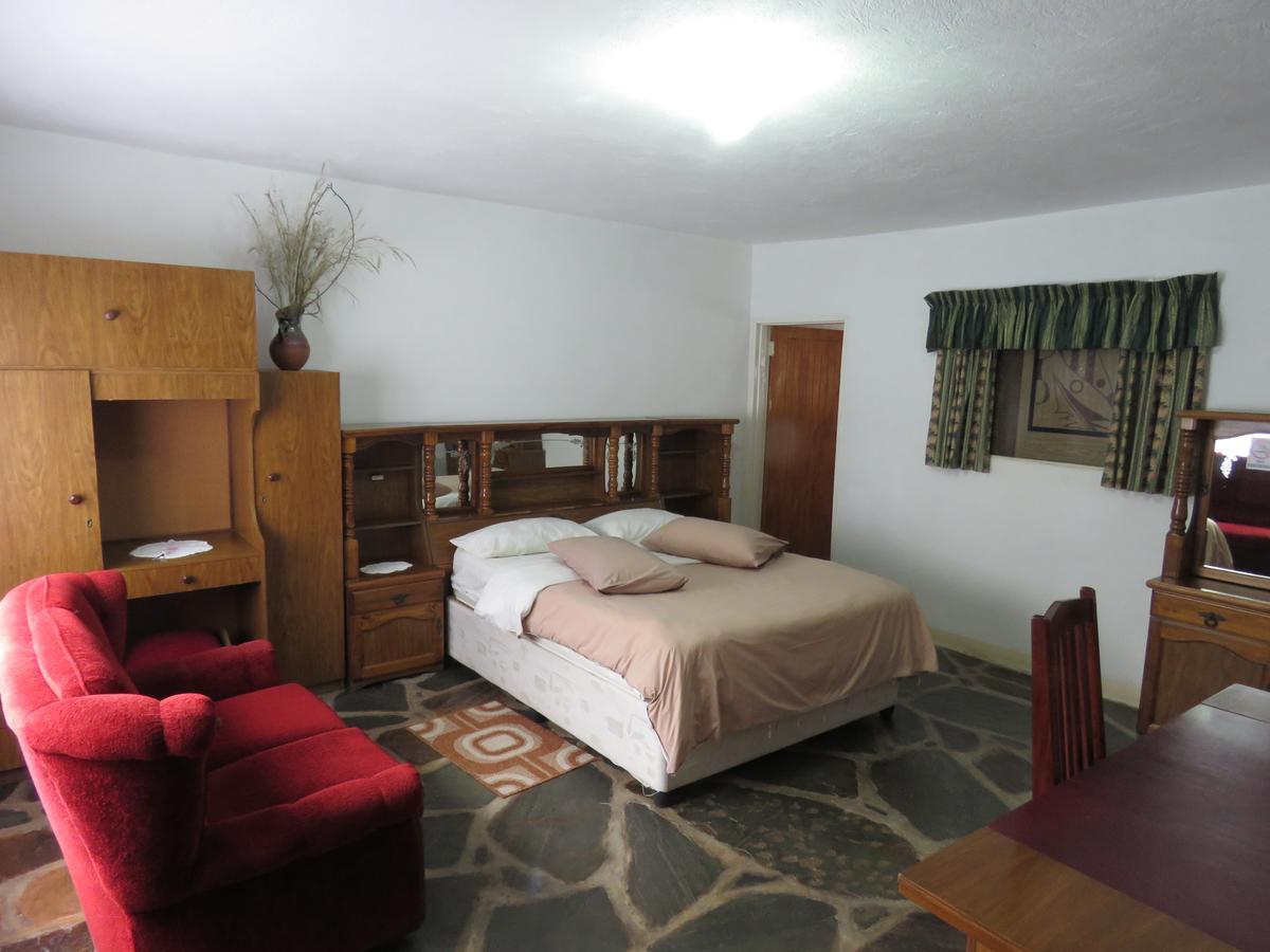 Parrot Lodge Bulawayo Dış mekan fotoğraf