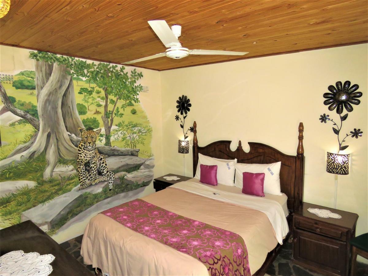 Parrot Lodge Bulawayo Dış mekan fotoğraf