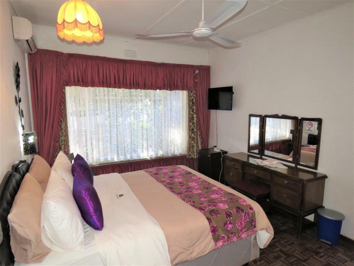 Parrot Lodge Bulawayo Dış mekan fotoğraf