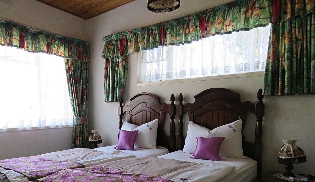 Parrot Lodge Bulawayo Dış mekan fotoğraf