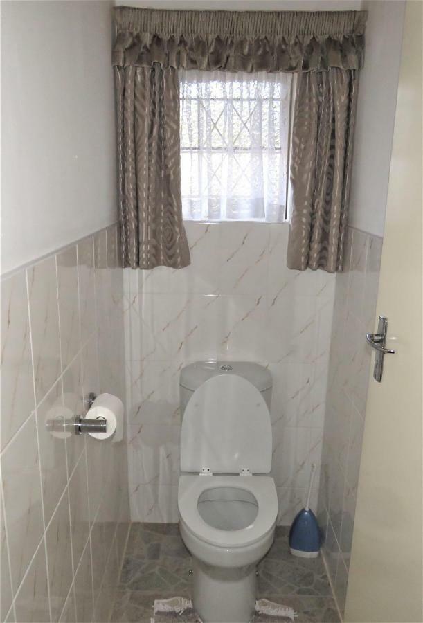 Parrot Lodge Bulawayo Dış mekan fotoğraf